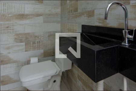 Casa de condomínio à venda com 380m², 4 quartos e 6 vagas Casa de condomínio à venda com 380m², 4 quartos e 6 vagasLavabo Área Externa