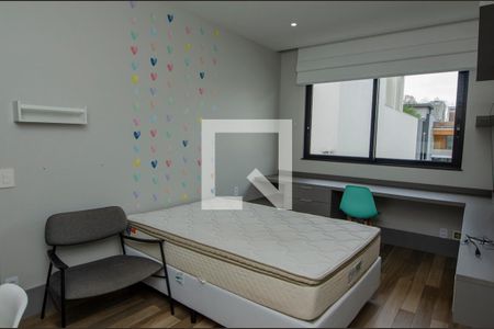 Casa de condomínio à venda com 380m², 4 quartos e 6 vagas Casa de condomínio à venda com 380m², 4 quartos e 6 vagasQuarto 3