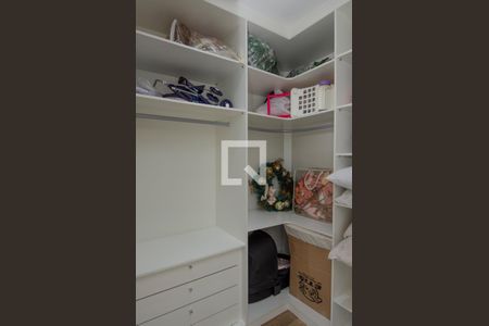 Casa de condomínio à venda com 380m², 4 quartos e 6 vagas Casa de condomínio à venda com 380m², 4 quartos e 6 vagasCloset do Quarto 3