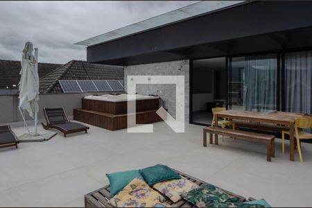 Casa de condomínio à venda com 380m², 4 quartos e 6 vagas Casa de condomínio à venda com 380m², 4 quartos e 6 vagasÁrea Externa