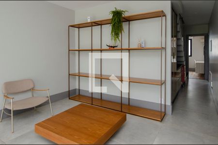 Casa de condomínio à venda com 380m², 4 quartos e 6 vagas Casa de condomínio à venda com 380m², 4 quartos e 6 vagasSala