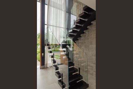 Casa de condomínio à venda com 380m², 4 quartos e 6 vagas Casa de condomínio à venda com 380m², 4 quartos e 6 vagasSala