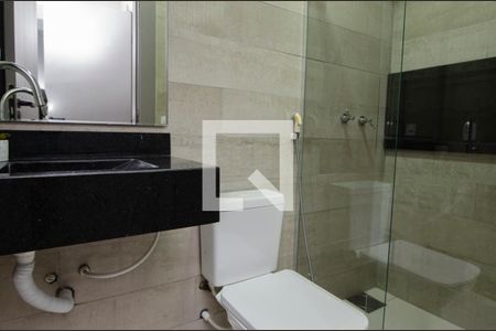 Casa de condomínio à venda com 380m², 4 quartos e 6 vagas Casa de condomínio à venda com 380m², 4 quartos e 6 vagasBanheiro Quarto 1