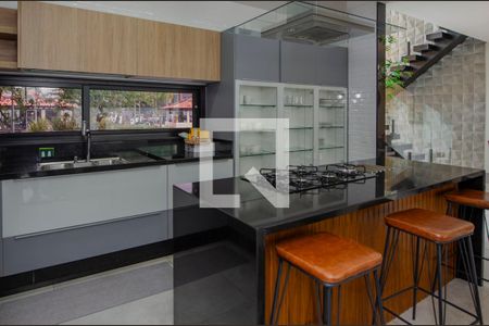 Casa de condomínio à venda com 380m², 4 quartos e 6 vagas Casa de condomínio à venda com 380m², 4 quartos e 6 vagasCozinha