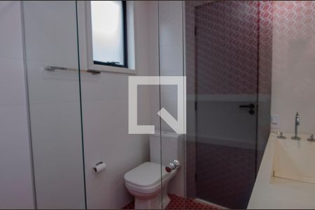 Casa de condomínio à venda com 380m², 4 quartos e 6 vagas Casa de condomínio à venda com 380m², 4 quartos e 6 vagasBanheiro Quarto 4