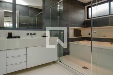 Casa de condomínio à venda com 380m², 4 quartos e 6 vagas Casa de condomínio à venda com 380m², 4 quartos e 6 vagasBanheiro do Quarto 2