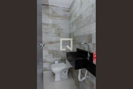 Casa de condomínio à venda com 380m², 4 quartos e 6 vagas Casa de condomínio à venda com 380m², 4 quartos e 6 vagasLavabo Área Externa