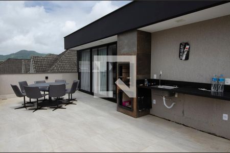 Casa de condomínio à venda com 380m², 4 quartos e 6 vagas Casa de condomínio à venda com 380m², 4 quartos e 6 vagasÁrea Externa