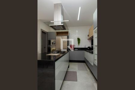 Casa de condomínio à venda com 380m², 4 quartos e 6 vagas Casa de condomínio à venda com 380m², 4 quartos e 6 vagasCozinha