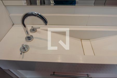 Casa de condomínio à venda com 380m², 4 quartos e 6 vagas Casa de condomínio à venda com 380m², 4 quartos e 6 vagasBanheiro Quarto 4