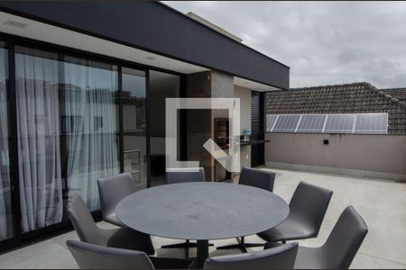 Casa de condomínio à venda com 380m², 4 quartos e 6 vagas Casa de condomínio à venda com 380m², 4 quartos e 6 vagasÁrea Externa