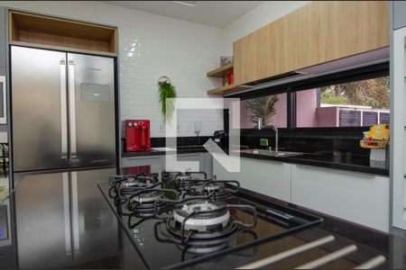 Casa de condomínio à venda com 380m², 4 quartos e 6 vagas Casa de condomínio à venda com 380m², 4 quartos e 6 vagasCozinha