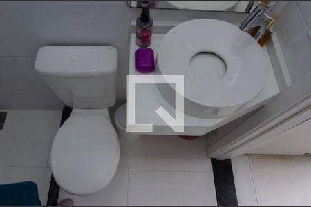 Casa de condomínio à venda com 380m², 4 quartos e 6 vagas Casa de condomínio à venda com 380m², 4 quartos e 6 vagasBanheiro da Área de serviço