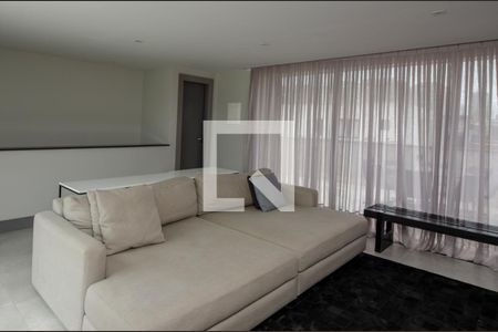 Casa de condomínio à venda com 380m², 4 quartos e 6 vagas Casa de condomínio à venda com 380m², 4 quartos e 6 vagasSala