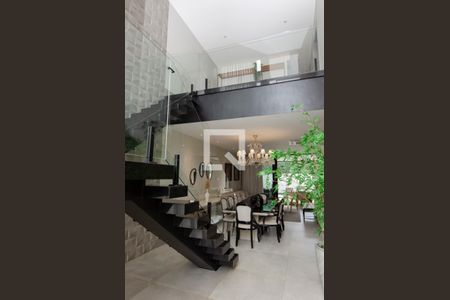 Casa de condomínio à venda com 380m², 4 quartos e 6 vagas Casa de condomínio à venda com 380m², 4 quartos e 6 vagasSala