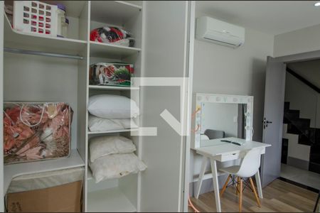 Casa de condomínio à venda com 380m², 4 quartos e 6 vagas Casa de condomínio à venda com 380m², 4 quartos e 6 vagasCloset do Quarto 3