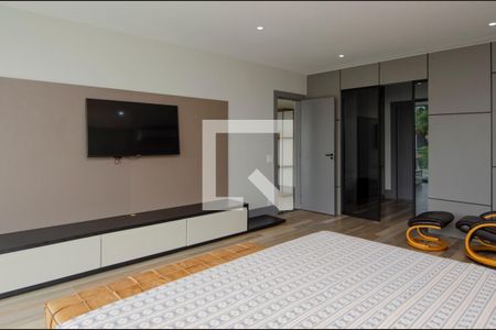 Casa de condomínio à venda com 380m², 4 quartos e 6 vagas Casa de condomínio à venda com 380m², 4 quartos e 6 vagasQuarto 2