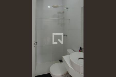 Casa de condomínio à venda com 380m², 4 quartos e 6 vagas Casa de condomínio à venda com 380m², 4 quartos e 6 vagasBanheiro da Área de serviço