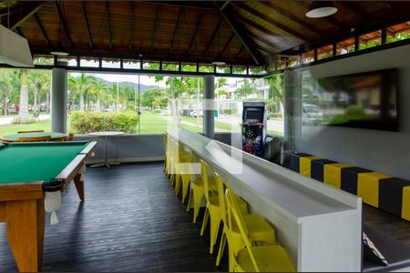 Casa de condomínio à venda com 380m², 4 quartos e 6 vagas Casa de condomínio à venda com 380m², 4 quartos e 6 vagasÁrea comum