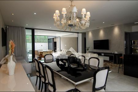 Sala de casa de condomínio à venda com 4 quartos, 380m² em Recreio dos Bandeirantes, Rio de Janeiro