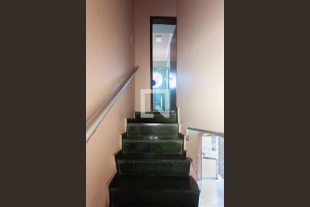 Sala - escada de casa para alugar com 2 quartos, 64m² em Santa Monica, Belo Horizonte