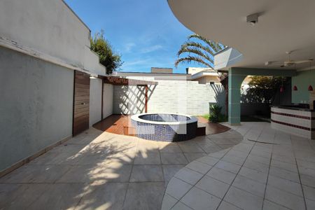 Casa de condomínio à venda com 315m², 4 quartos e 2 vagasQuintal