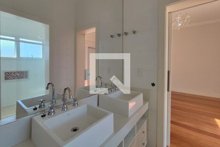 Casa de condomínio à venda com 315m², 4 quartos e 2 vagasBanheiro Américano