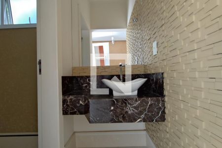 Casa de condomínio à venda com 315m², 4 quartos e 2 vagasLavabo