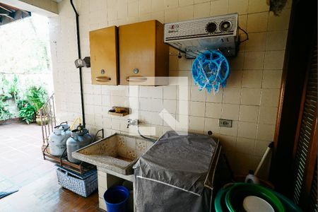 Casa à venda com 179m², 3 quartos e 2 vagas Casa à venda com 179m², 3 quartos e 2 vagasÁrea de Serviço