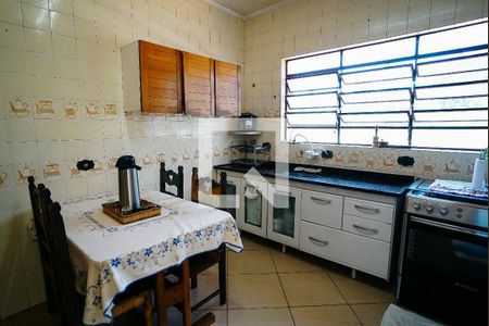 Casa à venda com 179m², 3 quartos e 2 vagas Casa à venda com 179m², 3 quartos e 2 vagasCozinha