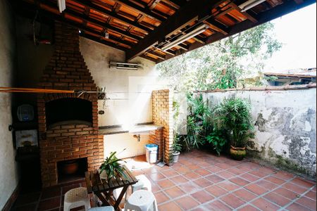 Casa à venda com 179m², 3 quartos e 2 vagas Casa à venda com 179m², 3 quartos e 2 vagasChurrasqueira