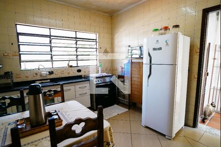 Casa à venda com 179m², 3 quartos e 2 vagas Casa à venda com 179m², 3 quartos e 2 vagasCozinha