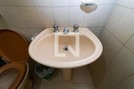 Casa à venda com 700m², 3 quartos e 3 vagasBanheiro 2