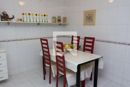 Casa à venda com 150m², 4 quartos e 2 vagasCozinha