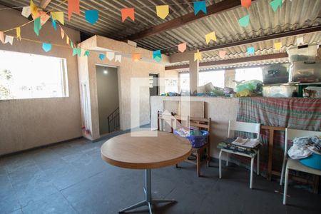 Casa à venda com 228m², 4 quartos e 3 vagas Casa à venda com 228m², 4 quartos e 3 vagasÁrea externa