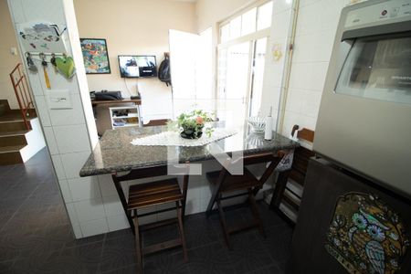 Casa à venda com 228m², 4 quartos e 3 vagas Casa à venda com 228m², 4 quartos e 3 vagasCozinha