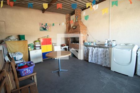 Casa à venda com 228m², 4 quartos e 3 vagas Casa à venda com 228m², 4 quartos e 3 vagasÁrea externa