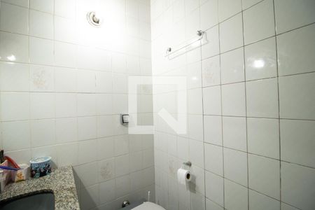 Casa à venda com 228m², 4 quartos e 3 vagas Casa à venda com 228m², 4 quartos e 3 vagasBanheiro da suíte