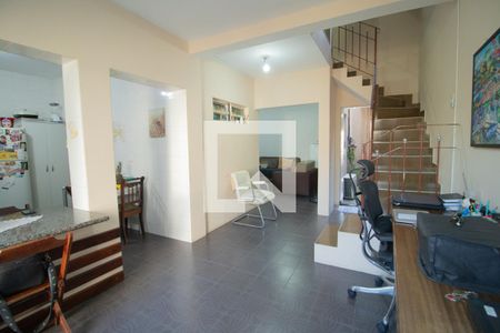 Casa à venda com 228m², 4 quartos e 3 vagas Casa à venda com 228m², 4 quartos e 3 vagasSala 2