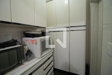 Casa à venda com 228m², 4 quartos e 3 vagas Casa à venda com 228m², 4 quartos e 3 vagasCozinha