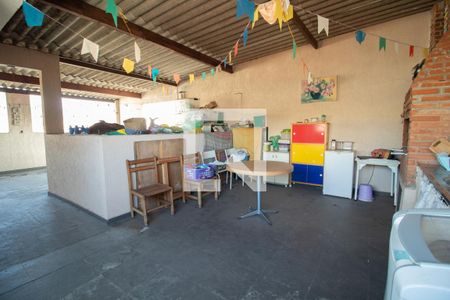 Casa à venda com 228m², 4 quartos e 3 vagas Casa à venda com 228m², 4 quartos e 3 vagasÁrea externa