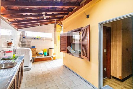 Casa à venda com 184m², 3 quartos e 2 vagas Casa à venda com 184m², 3 quartos e 2 vagasQuintal