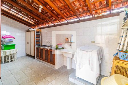 Casa à venda com 184m², 3 quartos e 2 vagas Casa à venda com 184m², 3 quartos e 2 vagasQuintal