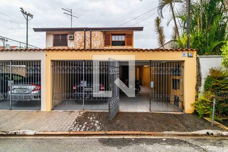 Casa à venda com 184m², 3 quartos e 2 vagas Casa à venda com 184m², 3 quartos e 2 vagasFachada