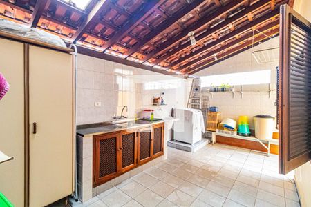 Casa à venda com 184m², 3 quartos e 2 vagas Casa à venda com 184m², 3 quartos e 2 vagasQuintal