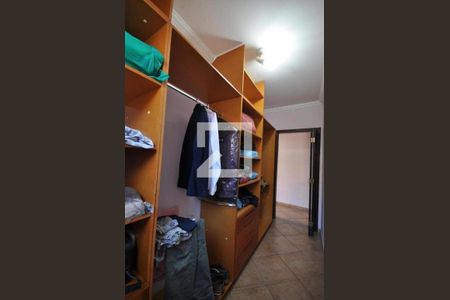 Casa à venda com 240m², 3 quartos e 7 vagasCloset