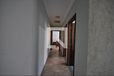 Casa à venda com 240m², 3 quartos e 7 vagasCorredor