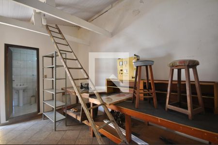 Casa à venda com 240m², 3 quartos e 7 vagasQuarto de Serviço