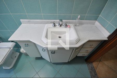 Casa à venda com 240m², 3 quartos e 7 vagasBanheiro Social