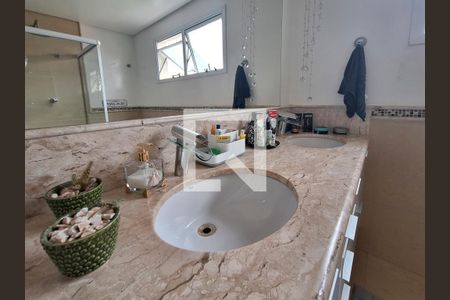 Apartamento à venda com 160m², 3 quartos e 3 vagasBanheiro Quarto 1